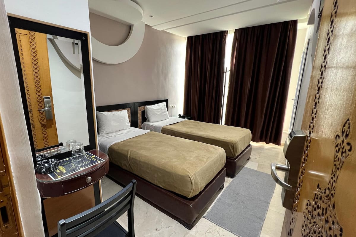 Een kluis op de kamer, verduisterende gordijnen, gratis wifi