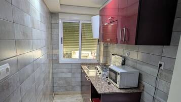 Familjelägenhet - städning - utsikt mot staden | Badrum | Dusch, handdukar, tvål och schampo