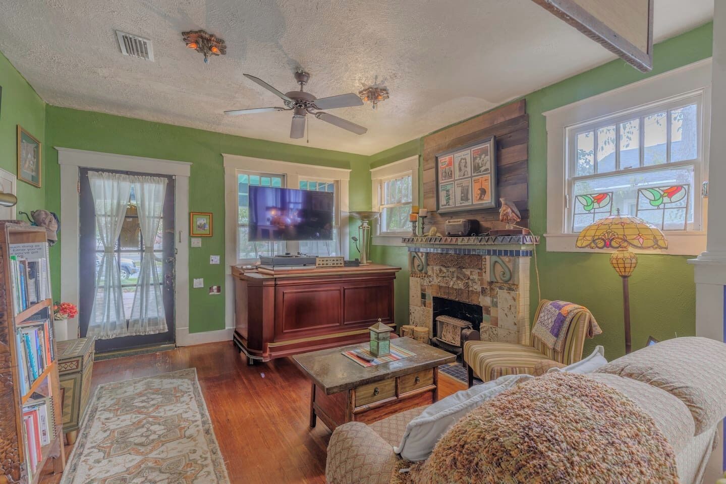 Smart TV, fireplace, printers