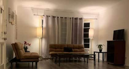 Bargain Beverly Hills, bright 1 bedroom. Gr8 area!