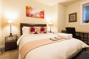 2 عدّة غرف نوم ومكواة/لوح كي وخدمة الإنترنت وملاءات أسرّة