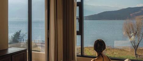 書桌、手提電腦工作空間、遮光窗簾/窗簾、隔音