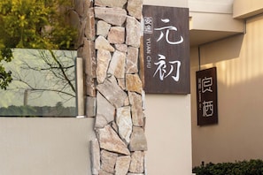 Family Suite, Ocean View | Desk, laptop workspace, blackout drapes, soundproofing