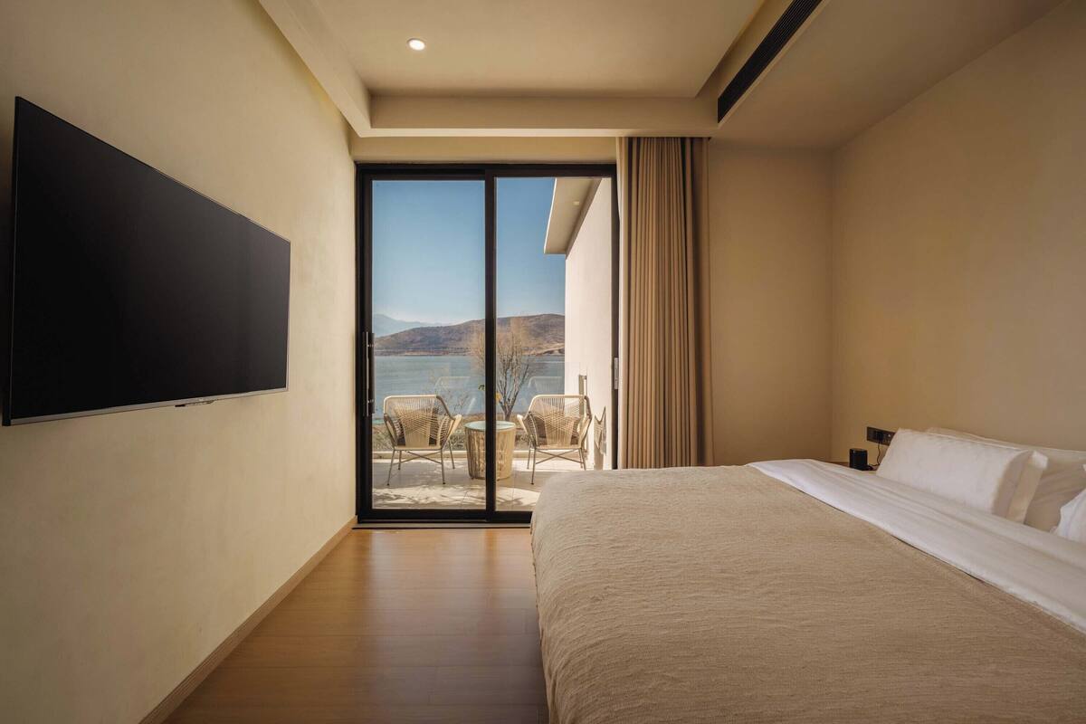 Comfort Double Room, Ocean View | Desk, laptop workspace, blackout drapes, soundproofing