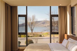 Family Room, Ocean View | Desk, laptop workspace, blackout drapes, soundproofing