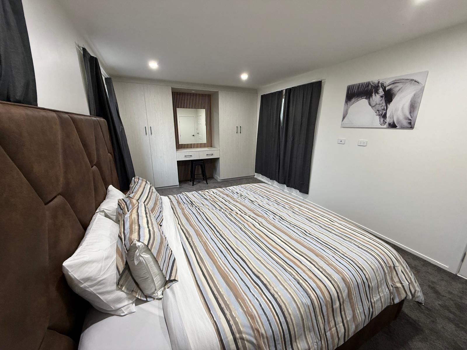 3 عدّة غرف نوم وواي فاي مجانًا وملاءات أسرّة