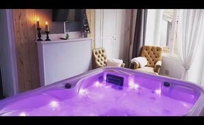 Interior - Suite Eden private jacuzzi (Chaumont)