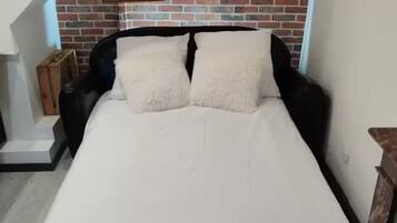 1 slaapkamer, een strijkplank/strijkijzer, wifi, beddengoed