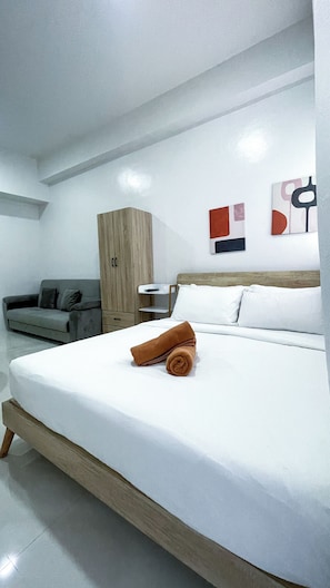Shared Dormitory, 1 Bedroom, Balcony - Room-refreshing Studio Escape With Home (Iloilo)