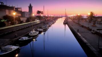 Cielo, Acqua, Corpo D'Acqua, Risorse Idriche, Barca, Waterway, Crepuscolo, Moto D'Acqua, Canale, Riflessione