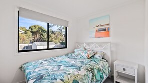 3 bedrooms, iron/ironing board, travel crib, internet