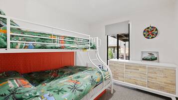 3 bedrooms, iron/ironing board, travel crib, internet