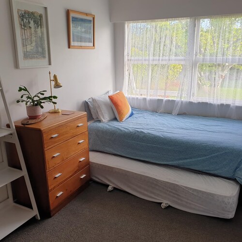 Charming Motueka Getaway With Air-con