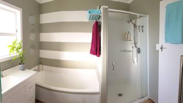 House, 4 Bedrooms, Terrace, Garden View | Bathroom