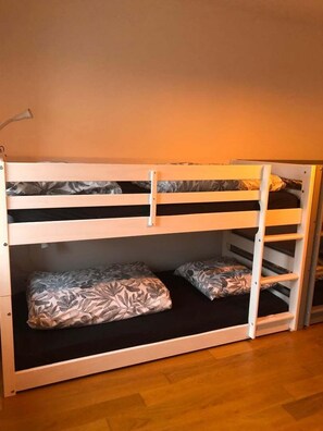 4 bedrooms, free WiFi, bed sheets