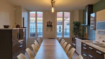 Fridge, microwave, oven, coffee/tea maker