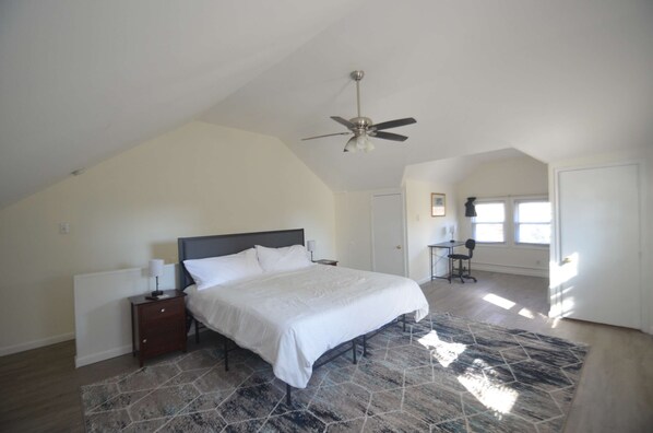 3 bedrooms, iron/ironing board, WiFi, bed sheets