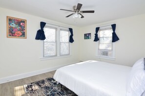 3 habitaciones, tabla de planchar con plancha, wifi y ropa de cama 