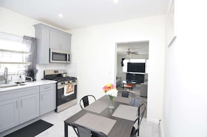 Fridge, microwave, oven, stovetop - Cozy Beds w/ Parking & Laundry Near RU/RWJ/Train (Highland Park)