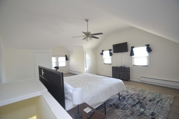 3 habitaciones, tabla de planchar con plancha, wifi y ropa de cama 