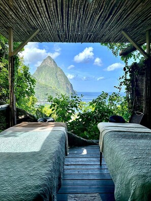 Spa - Overlooking sea view | On-site pool and breakfast (Palmiste)