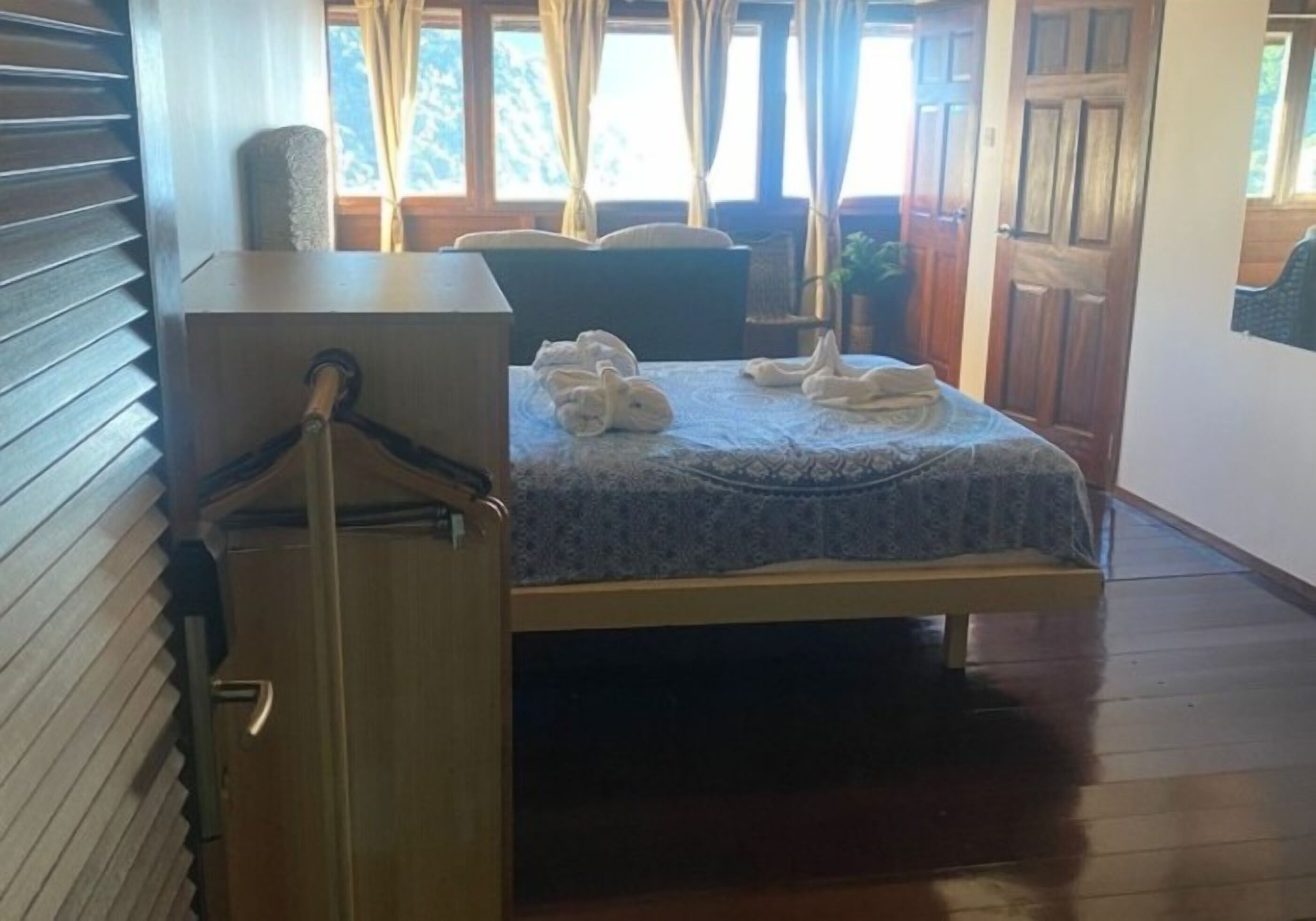 1 quarto, Wi-Fi de cortesia, roupa de cama