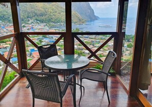 تناول الطعام بالخارج