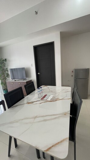 Shared Dormitory, 1 Bedroom, Balcony | Dining