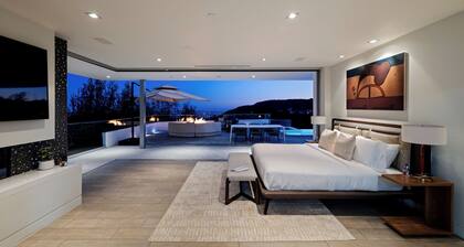 Luxurious Oasis in Hollywood Hills!