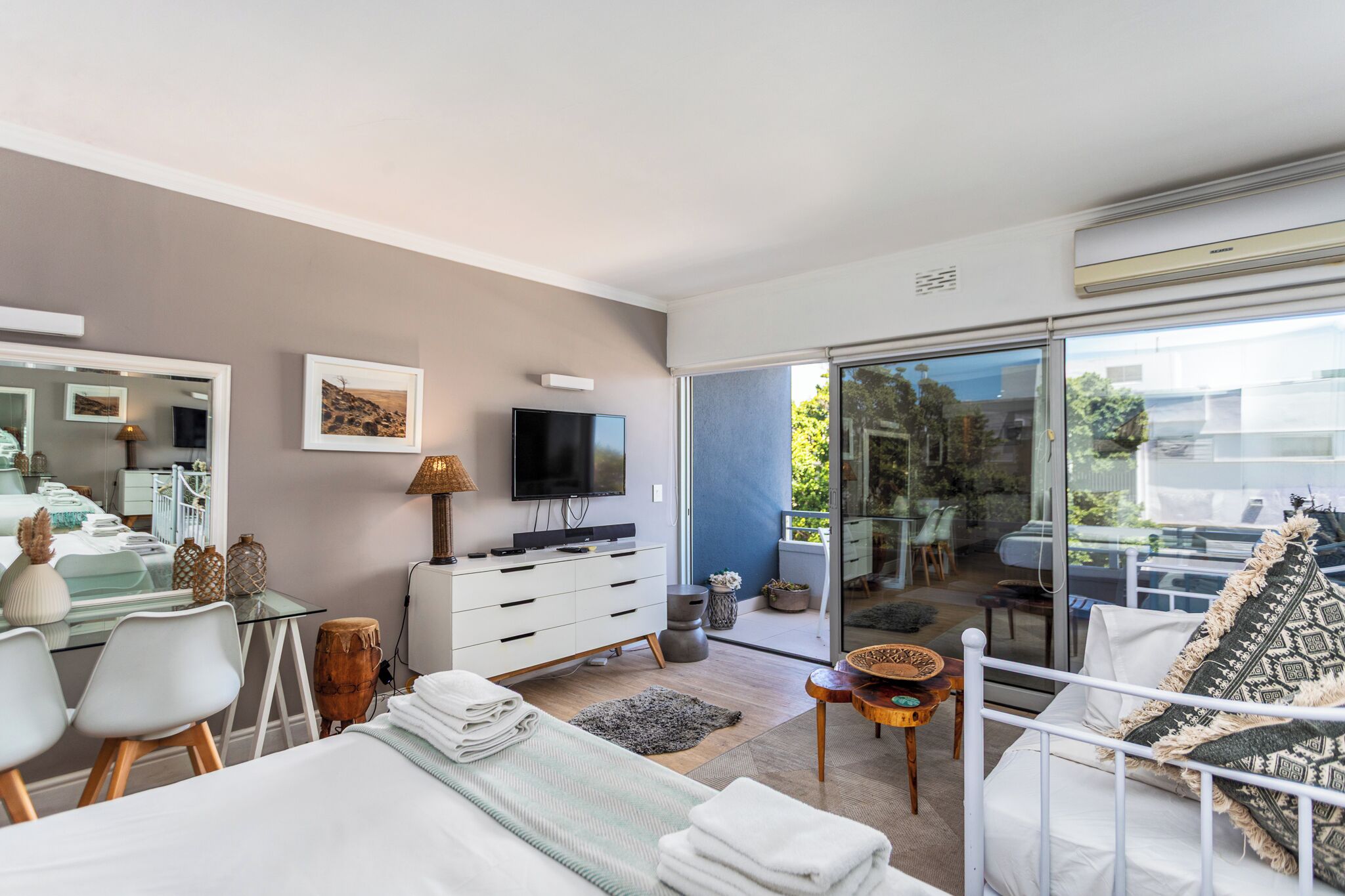 Deluxe Apartment, Balcony, Beach View | Iron/ironing board, free WiFi