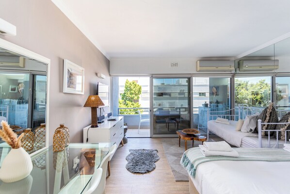 Deluxe Apartment, Balcony, Beach View | Living area