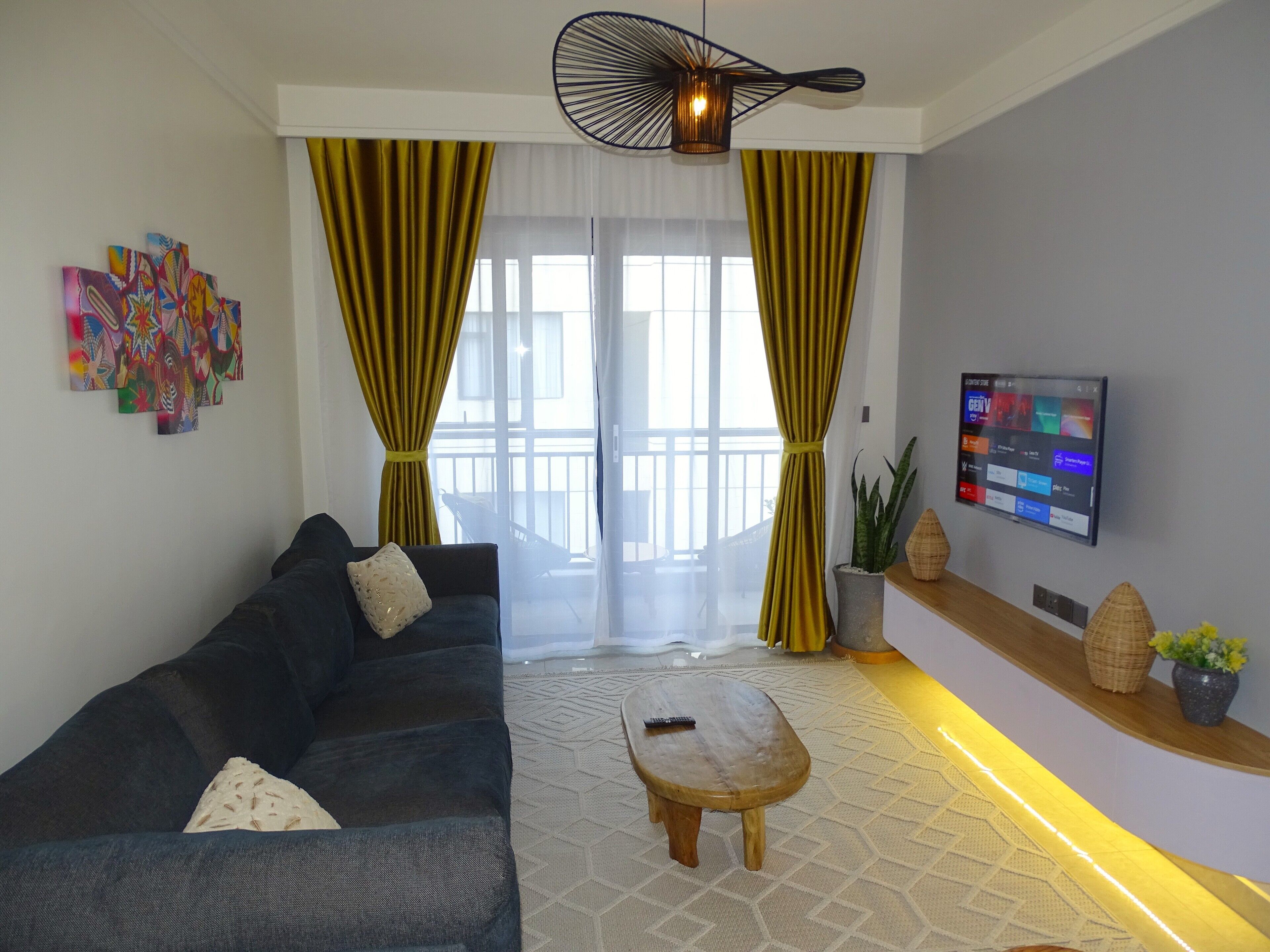 智能電視、乒乓球設施、書籍