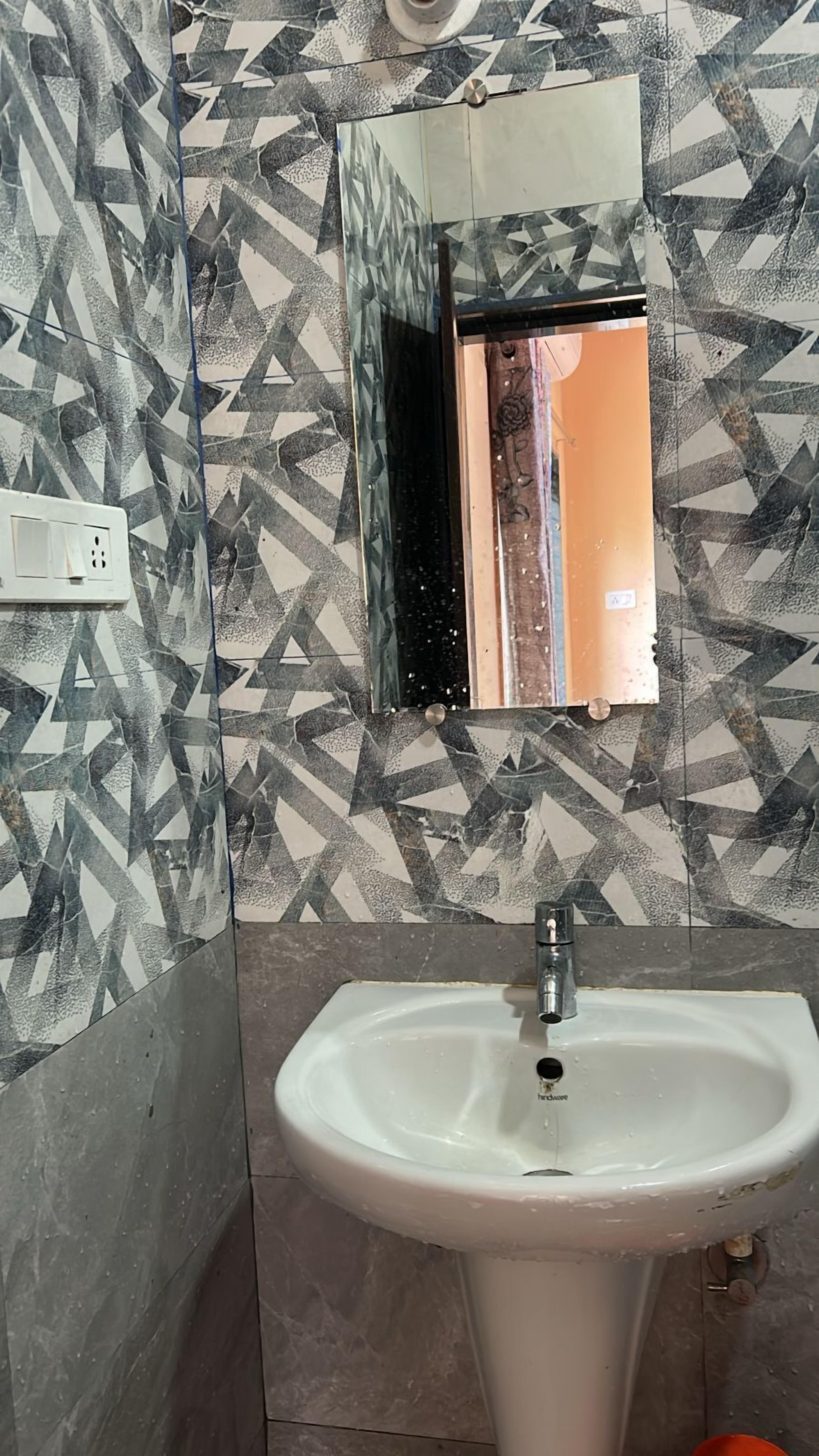 华丽三人房, 城市景观 | 浴室 | 毛巾、肥皂、洗发水、卫生纸