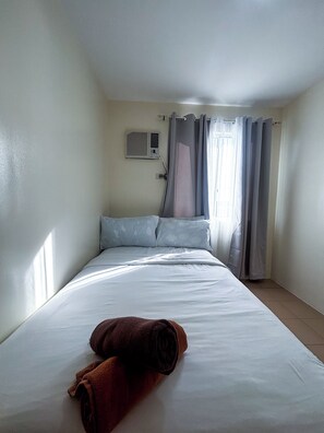 2 bedrooms - Room-modern 2BR Escape Overlooking the I (Iloilo)