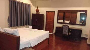 2 bedrooms, iron/ironing board, Internet