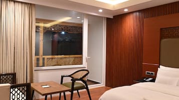 Habitación Premium, balcón | Escritorio y wifi gratis