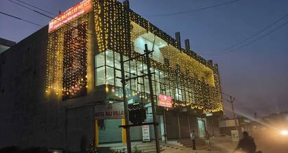 Hotel Raj Villas Palace