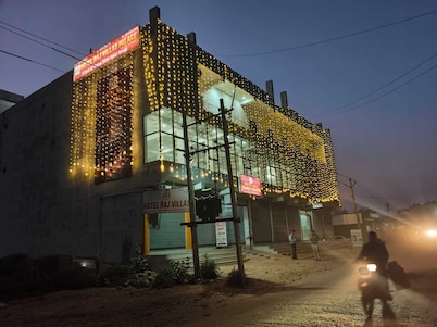 Hotel Raj Villas Palace