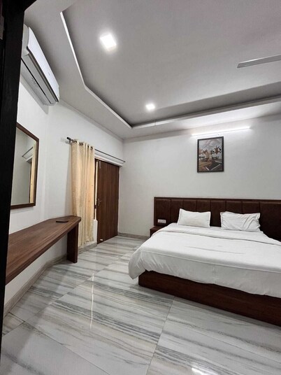 Hotel Raj Villas Palace