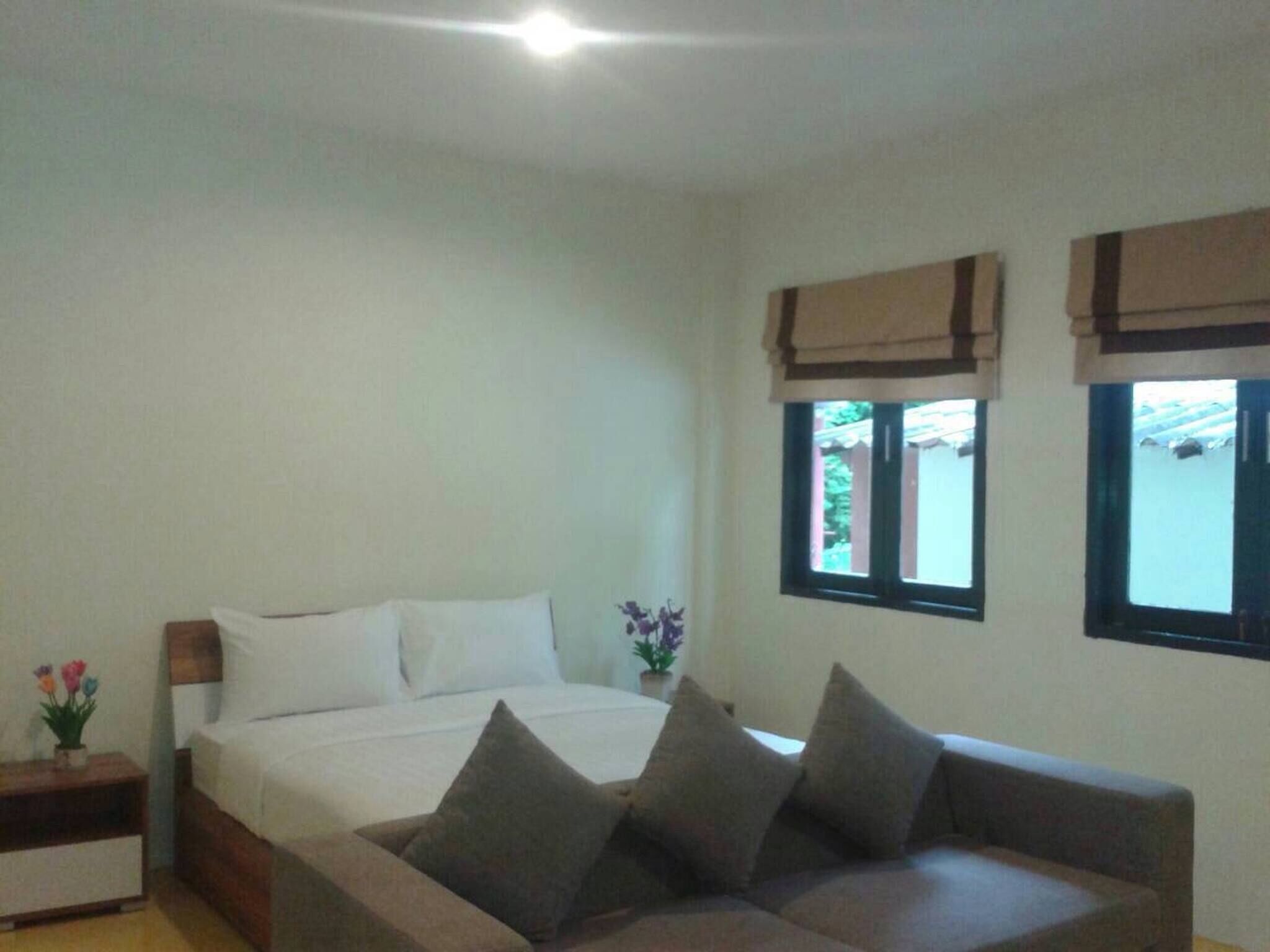 2 bedrooms, iron/ironing board, internet