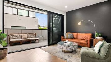 Een televisie en een kantoor