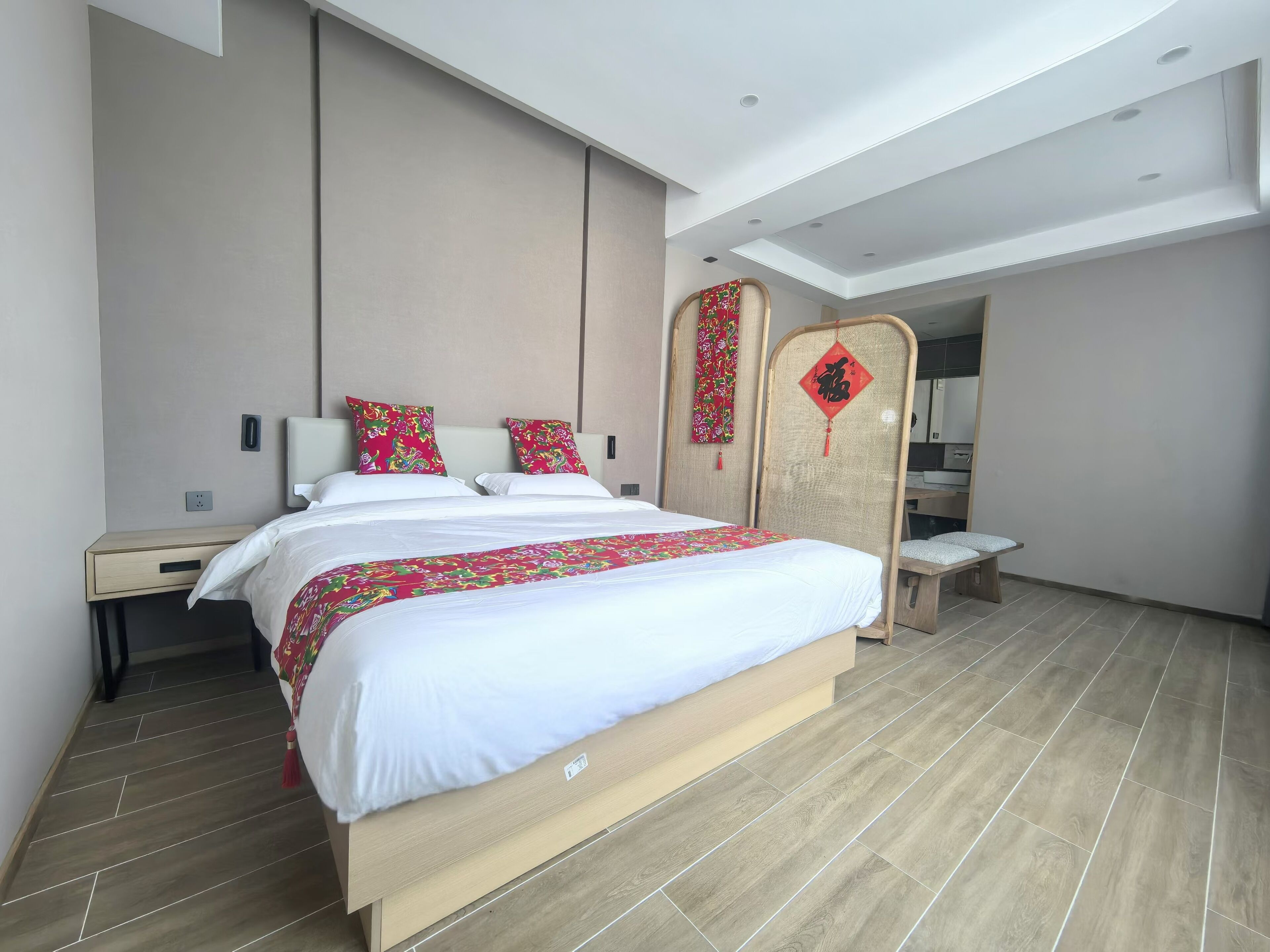 Habitación doble superior, vistas a la montaña | Escritorio, espacio para trabajar con un portátil, cortinas opacas