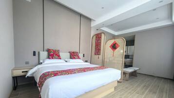 Kahden hengen superior-huone, vuoristonäköala | Työpöytä, kannettavalle tietokoneelle sopiva työtila, pimennysverhot