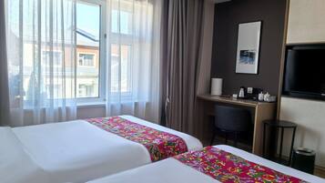 Bureau, espace de travail pour ordinateur portable, rideaux occultants