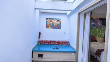 Family Suite, Mountain View | Desk, laptop workspace, blackout drapes, soundproofing