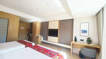 Family Twin Room, Mountain View | Desk, laptop workspace, blackout curtains, soundproofing