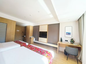 Family Twin Room, Mountain View | Desk, laptop workspace, blackout drapes, soundproofing