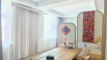 Superior Double Room, Mountain View | Desk, laptop workspace, blackout drapes, soundproofing