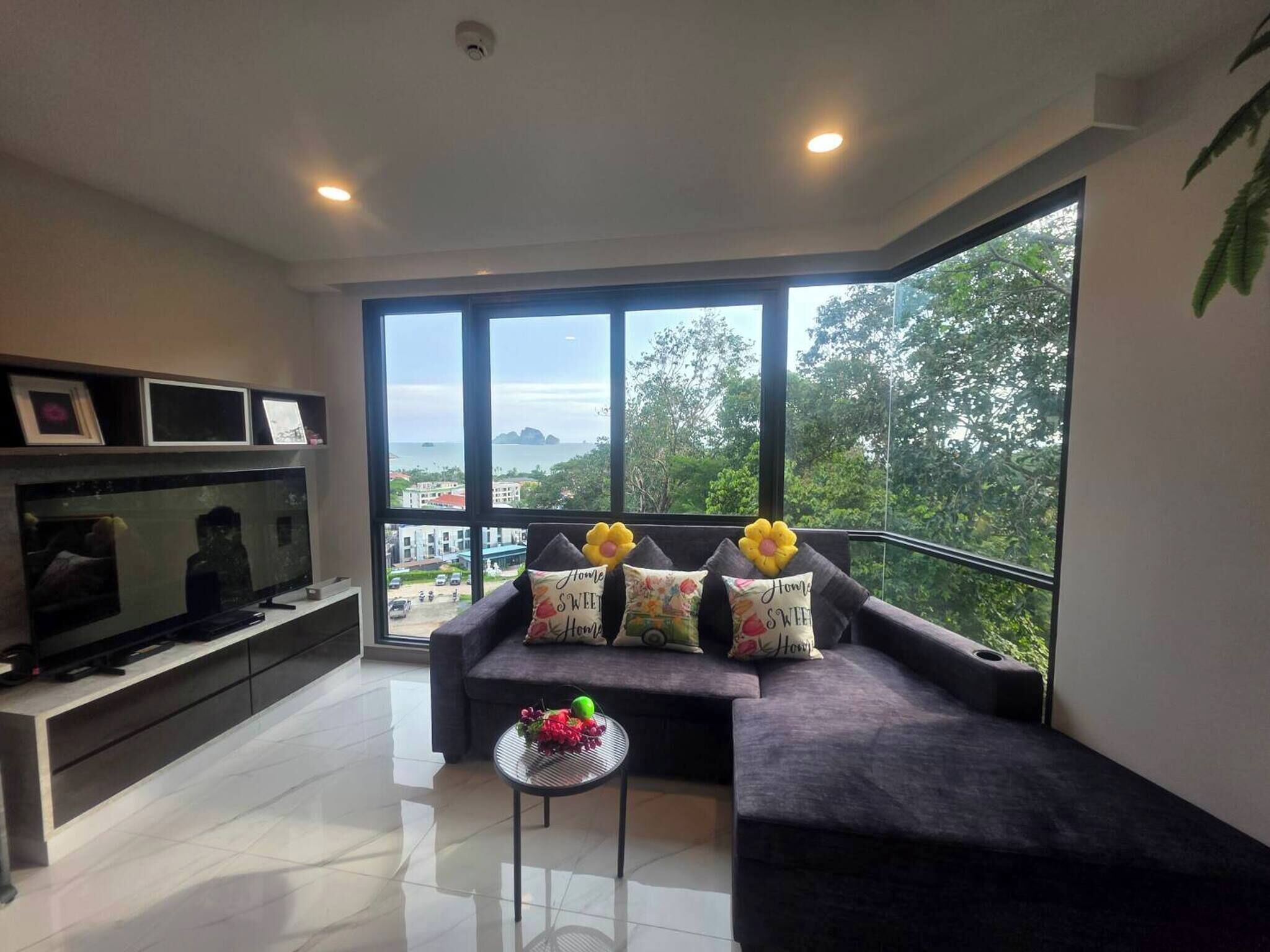 Apartment, 1 Bedroom, Accessible, Balcony | Living room