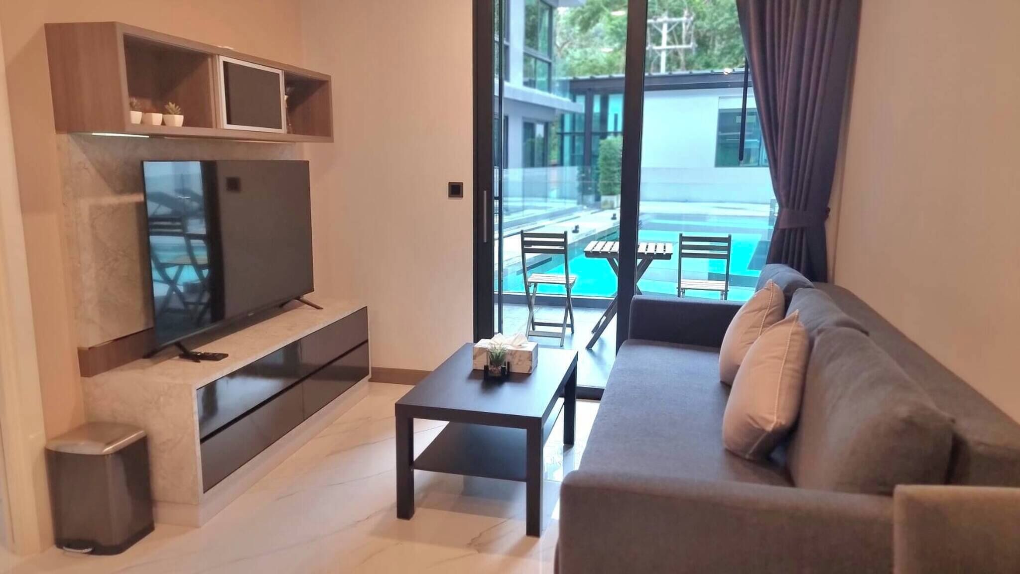 Apartment, 1 Bedroom, Accessible, Balcony | Living area